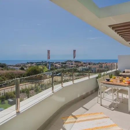 Split-level With & Private Rooftop *