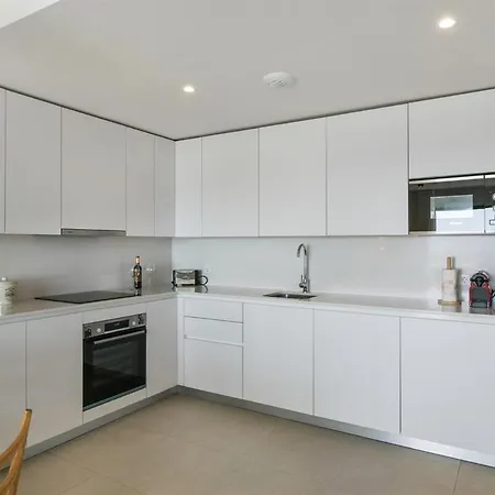 Split-level With & Private Rooftop Apartamento