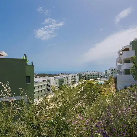 Split-level With & Private Rooftop *