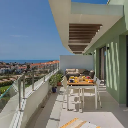 Split-level With & Private Rooftop *
