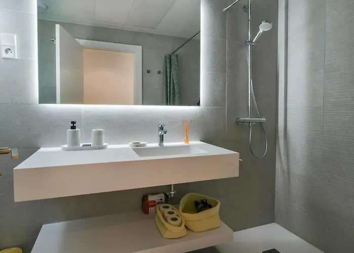 Апартаменты Split-level With & Private Rooftop