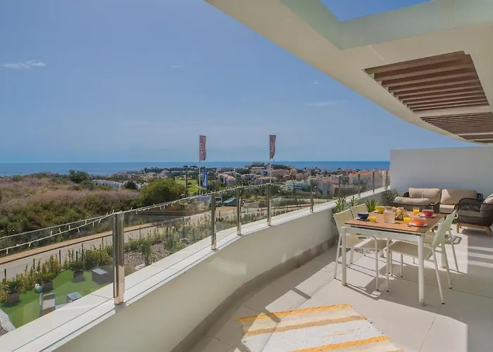 Split-level With & Private Rooftop *
