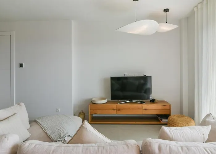 Апартаменты Split-level With & Private Rooftop
