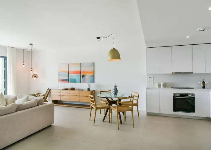 Split-level With & Private Rooftop *