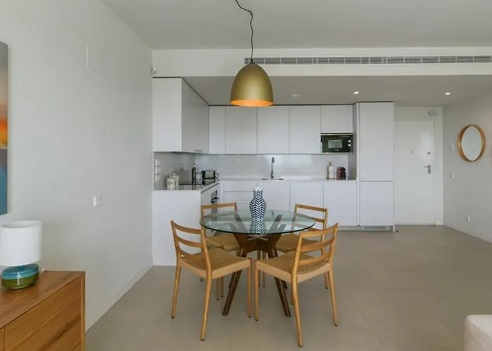 Split-level With & Private Rooftop *