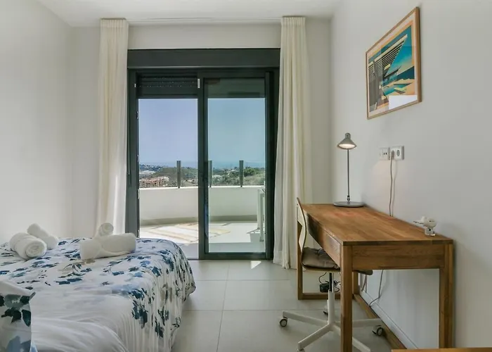 Апартаменты Split-level With & Private Rooftop