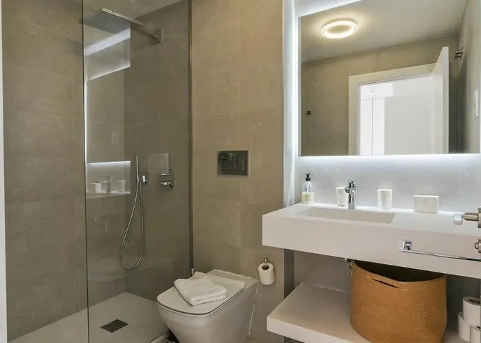 Апартаменты Split-level With & Private Rooftop *