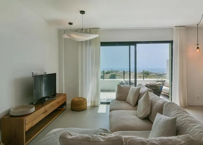 Split-level With & Private Rooftop