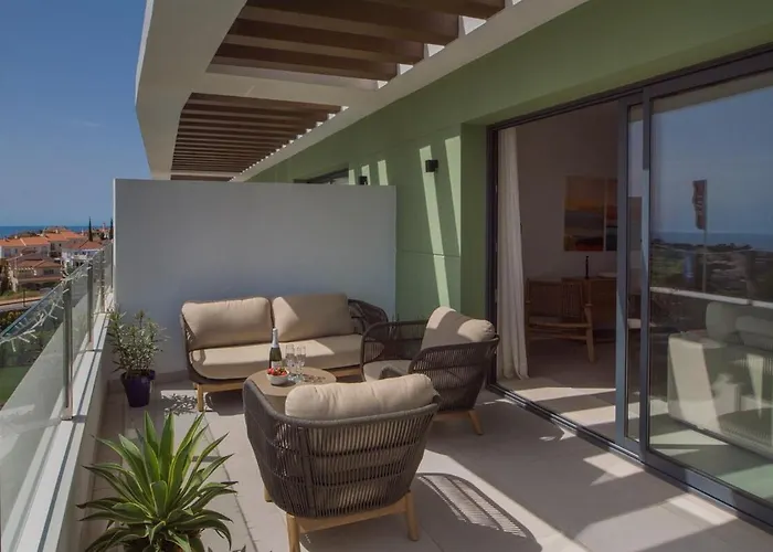 Апартаменты Split-level With & Private Rooftop *