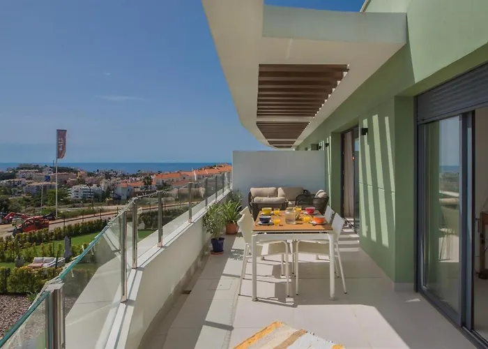 Split-level With & Private Rooftop *